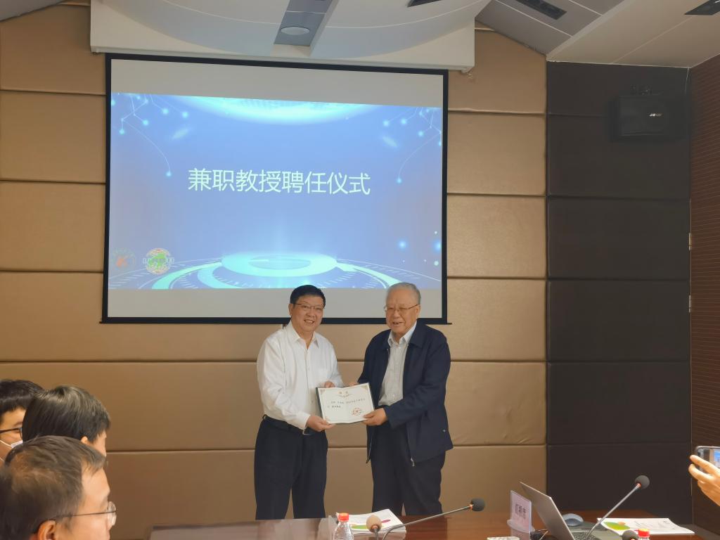 星空在线(中国)邀请汪旭光院士来校参加研讨会